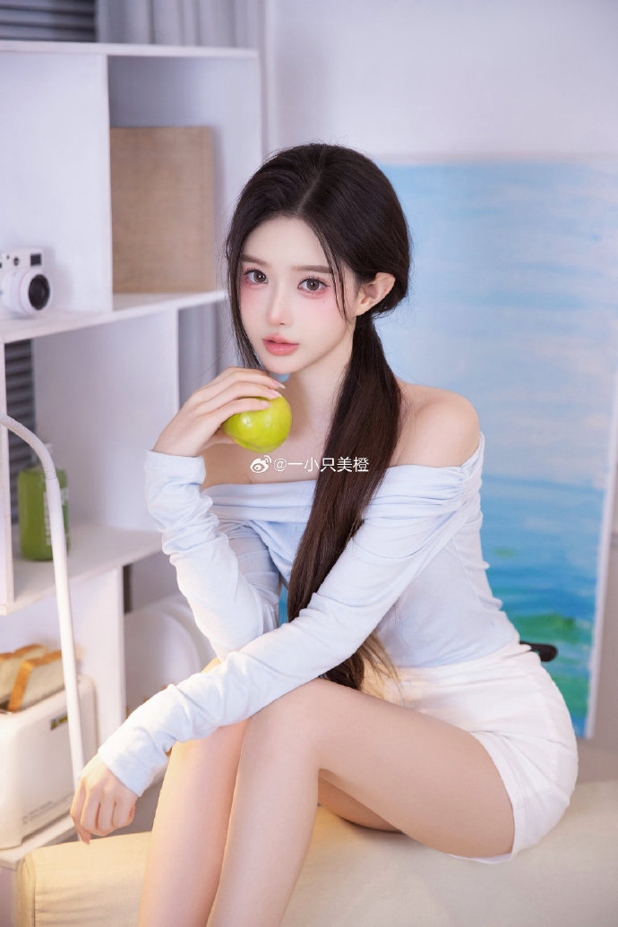 李小璐再传喜讯，疑似二胎出生，神秘父亲成谜
